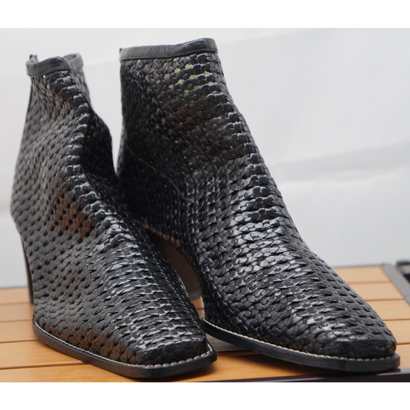 STUART WEITZMAN Women Black Woven Leather Ankle Boots Size US 7.5 B - Picture 4 of 9